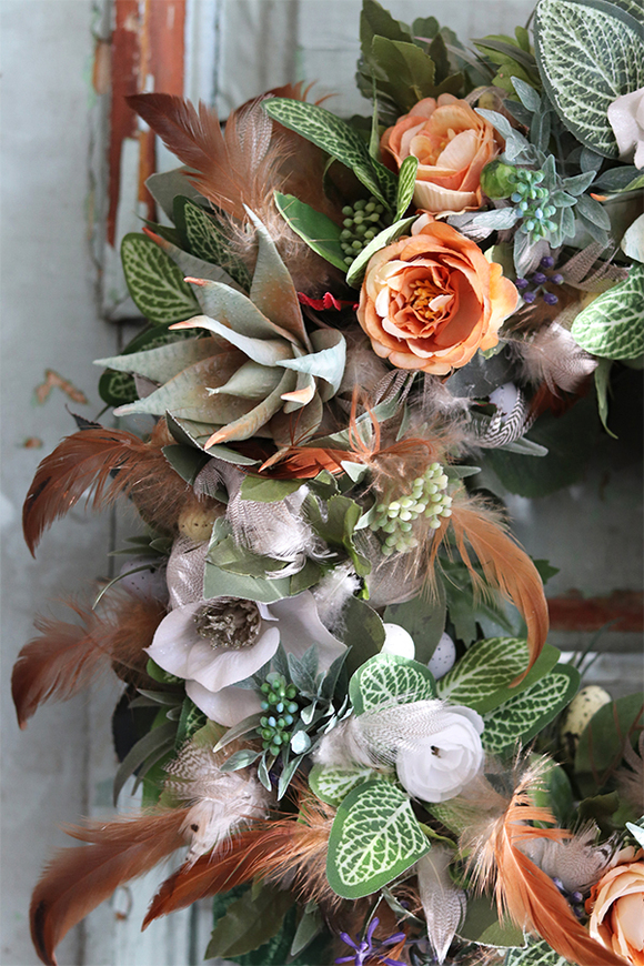 Sukulento, wielkanocny wianek z rudymi piórami, śr.38cm