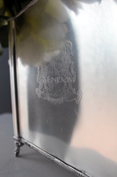 Peonies kompozycja kwiatowa w cynowanym ekskluzywnym naczyniu z herbem, wys. 43cm, dł. 60cm