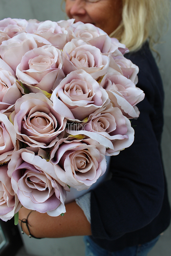 Piaskowa Róża kompozycja kwiatowa / bukiet Flowerbox, wys.36cm