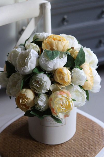bogaty flowerbox z peoniami, Peonies Gold, wys.40cm