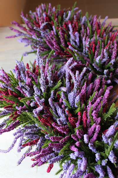 Wrzosy Duo, kompozycja kwiatowa w czarnej donicy 1szt., wys.44x17cm 