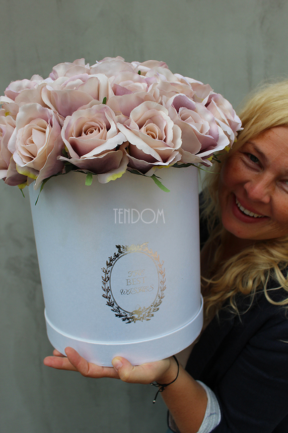 Piaskowa Róża kompozycja kwiatowa / bukiet Flowerbox, wys.36cm