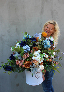 box, flowerbox, kompozycja kwiatowa Marzenia, wym.70x70x60cm 