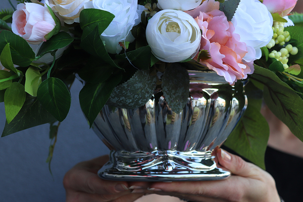 Srebrna Dama 2 kompozycja kwiatowa w stylowym naczyniu / bukiet, wys.24cm