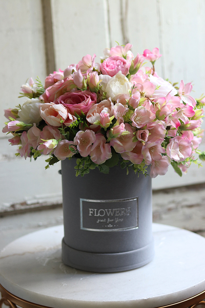 Velveto Refani, welurowy flowerbox z różowymi kwiatami, wys.34cm