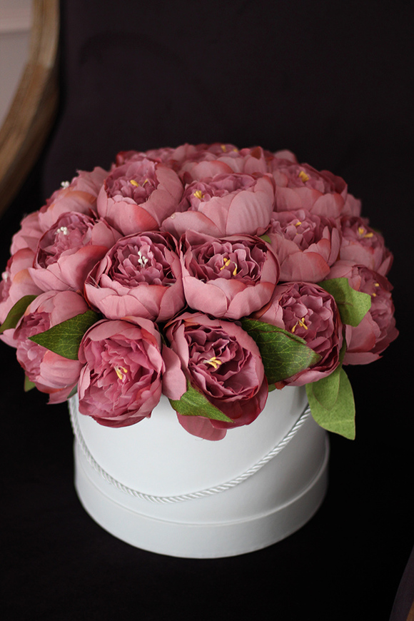 Rullena, elegancki bukiet / flowerbox / kompozycja z peonii, wys.30cm