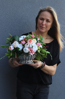 Srebrna Dama 2 kompozycja kwiatowa w stylowym naczyniu / bukiet, wys.24cm