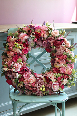 duży kwiatowy wianek na drzwi, Honorra, śr.50cm