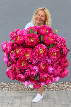 bogaty kosz z różowymi peoniami Loritta, wym.80x80cm