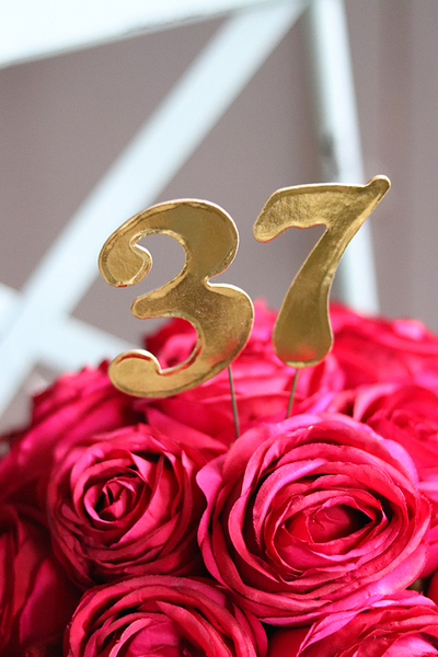 elegancki flowerbox z cyframi, Jubileo Amarantino, wys.34cm