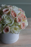 elegancki flowerbox pełen róż Joel, wys.30cm