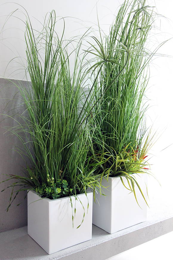 kompozycja Trawy IV Minimalism w białej donicy, wys.110cm