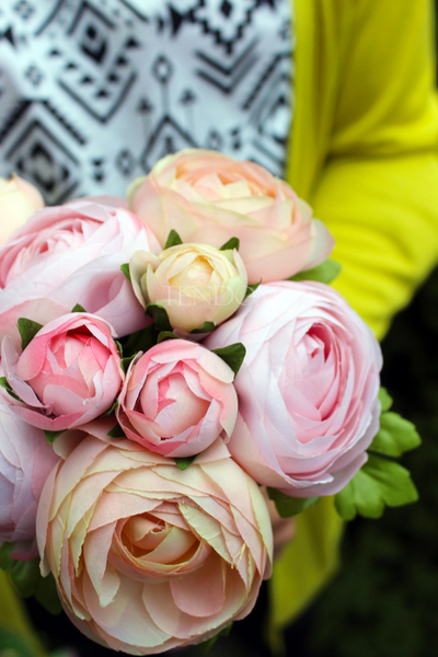 bukiet jasnoróżowych i kremowych jaskrów wys.24cm