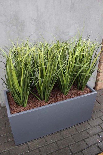 dekoracja Trawy Fiberglass Grande Grey w prostokątnej donicy, wys.110cm