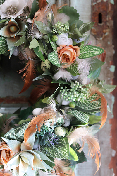 Sukulento, wielkanocny wianek z rudymi piórami, śr.38cm