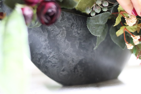 Karussa, kompozycja nagrobna w naczyniu łódce, wym.47x70cm