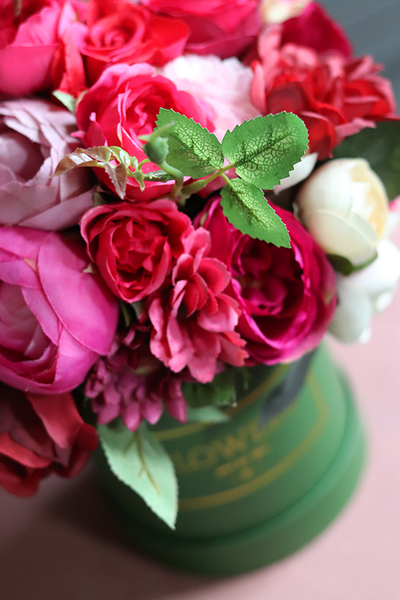 flowerbox z różowych kwiatów, Terenota Green, wys.28cm