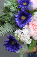 kompozycja nagrobna Niebieskie Gerbery, wys.56cm 