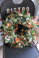 Sukulento, wielkanocny wianek z rudymi piórami, śr.38cm