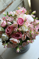 Velveto Refani, welurowy flowerbox z różowymi kwiatami, wys.34cm