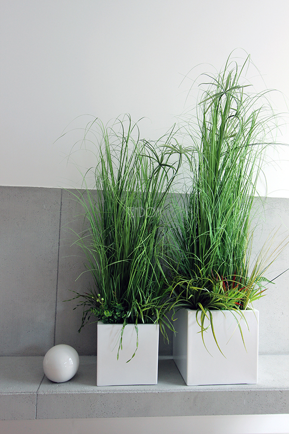 kompozycja Trawy IV Minimalism w białej donicy, wys.110cm