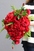 Czerwona Rosana, bukiet nagrobny w kształcie serca, wym.72x52cm