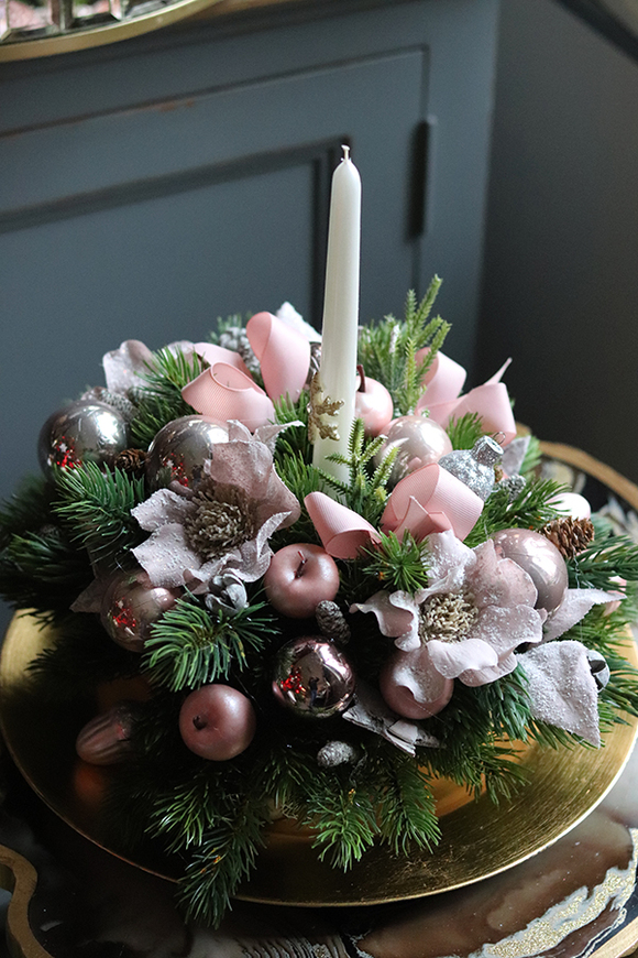 świąteczny stroik na tacy, Mały Pudrovy Las, wys.37cm