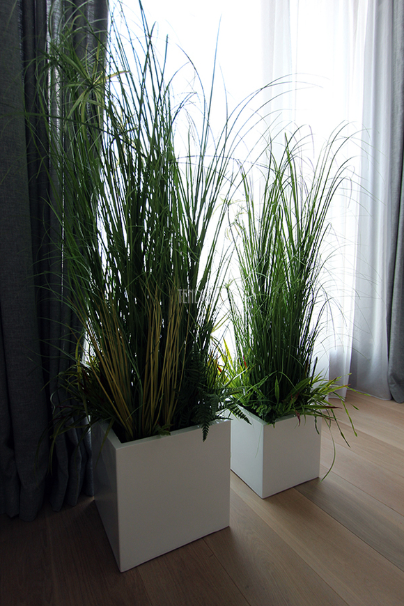 kompozycja Trawy IV Minimalism w białej donicy, wys.110cm