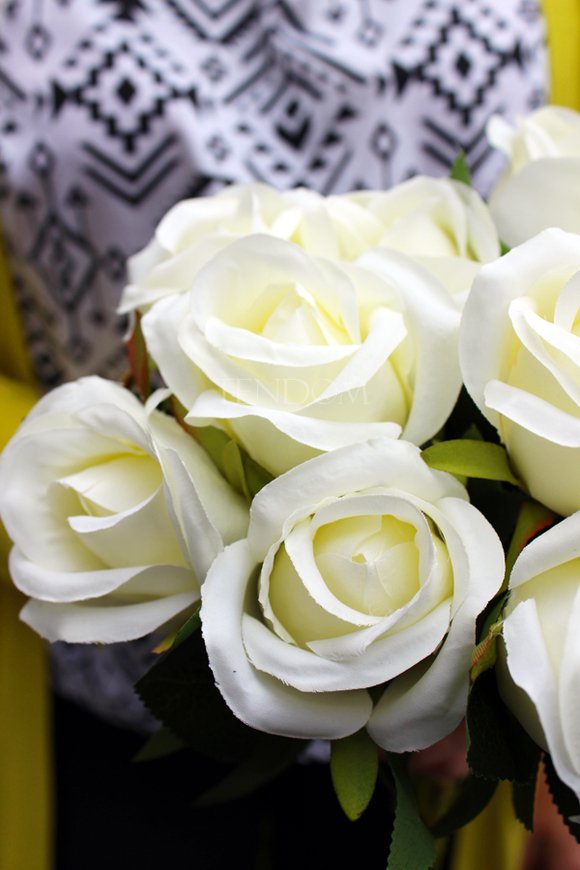 bukiet 10 szt. jasnokremowych róż, wys.30cm