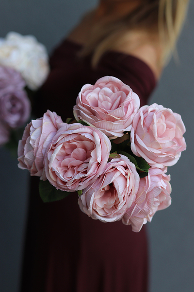 bukiet piwonii, English Rose, róż, dł.27cm