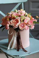 Chocolate Memory, welurowy flowerbox z pralinami, wys.33cm