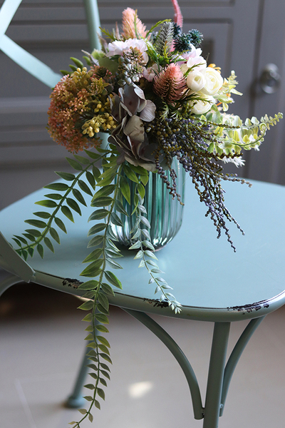 Jasmina Pintello, bukiet kwiatowy w szklanym wazonie, wys.27cm