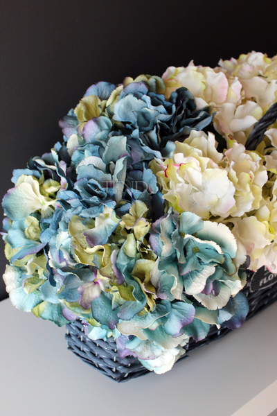 bogaty kosz z hortensjami Provance Sea wys.30cm, szer.60cm 