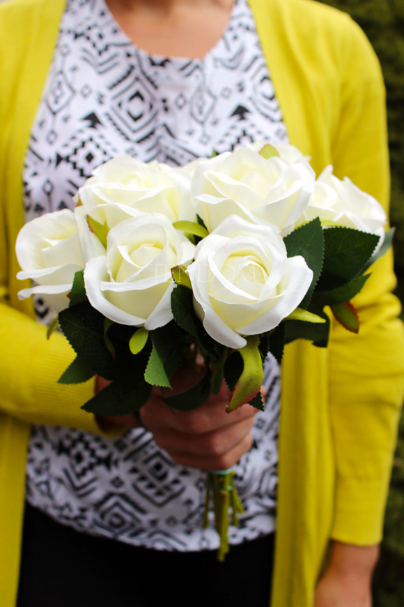 bukiet 10 szt. jasnokremowych róż, wys.30cm