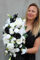 piękna kompozycja kwiatowa Black&White wys.26cm