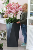 Grande Nevis Pink, sztuczny storczyk w nowoczesnej donicy, wys.165cm