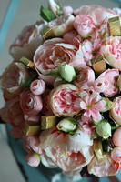 Chocolate Memory, welurowy flowerbox z pralinami, wys.33cm