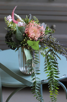 Jasmina Pintello, bukiet kwiatowy w szklanym wazonie, wys.27cm