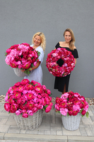 bogaty kosz z różowymi peoniami Loritta, wym.80x80cm