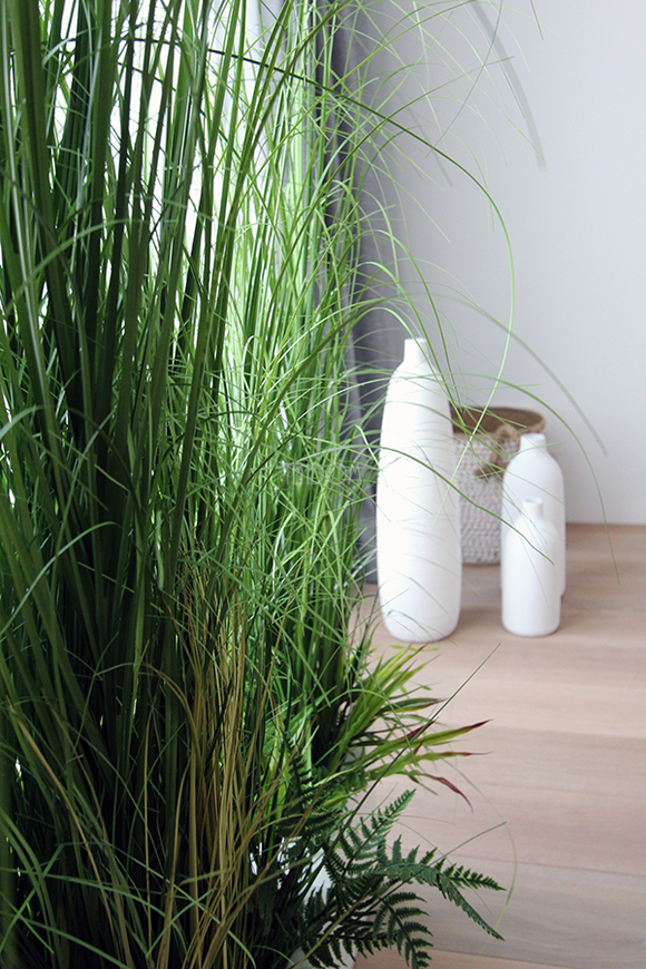 kompozycja Trawy IV Minimalism w białej donicy, wys.110cm