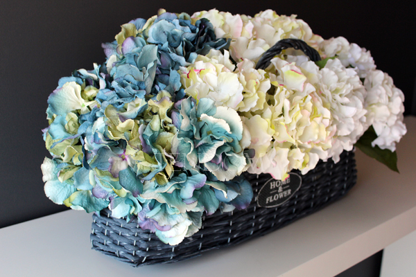 bogaty kosz z hortensjami Provance Sea wys.30cm, szer.60cm 