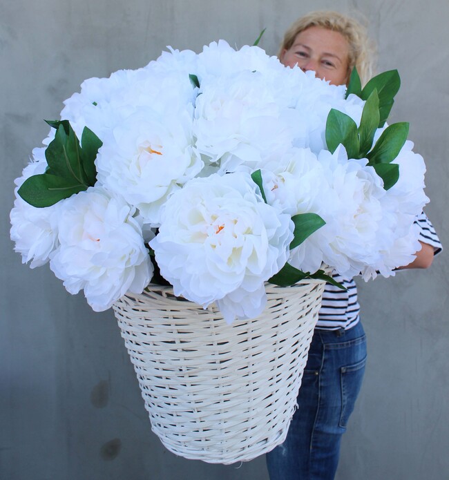 bardzo bogaty kosz z peoniami Biała Dama, wys.67cm 