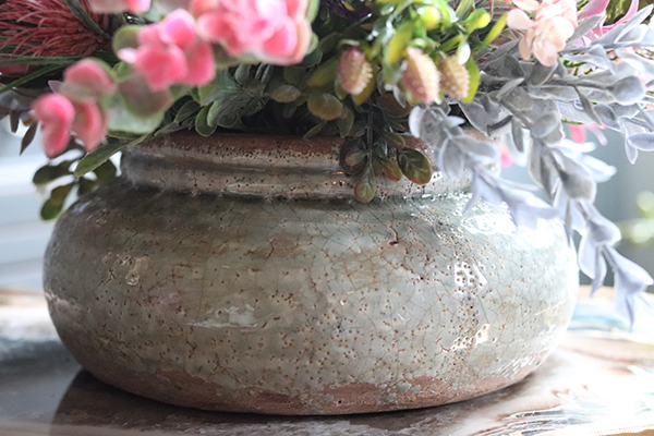 kompozycja kwiatowa w ceramicznym naczyniu, Verona Medina, wys.25cm