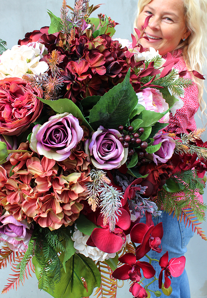 Adriana, elegancka kompozycja nagrobna w nasyconych barwach, wym.54x65x68cm 