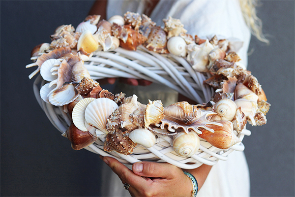 Bogactwo Plaży, marynistyczny wianek z brązowymi muszlami, śr.38cm