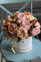 Chocolates Romantico, flowerbox z pralinami, wys.34cm