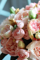 Chocolate Memory, welurowy flowerbox z pralinami, wys.33cm