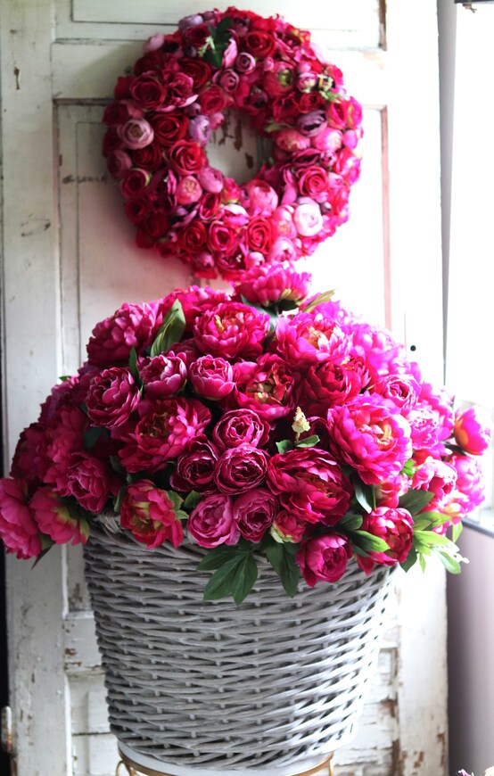 bogaty kosz z różowymi peoniami Loritta, wym.80x80cm