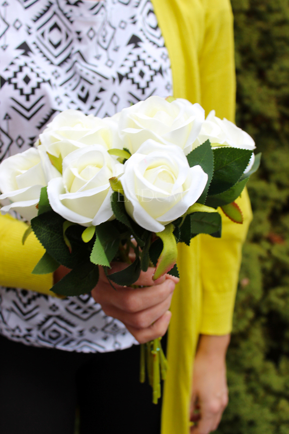 bukiet 10 szt. jasnokremowych róż, wys.30cm