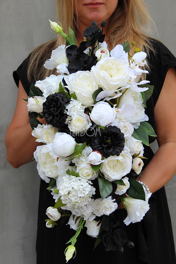 piękna kompozycja kwiatowa Black&White wys.26cm